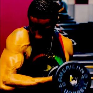 I’m selling a 8*10 autograph pic